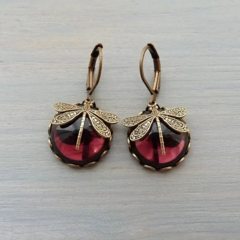 Boucles d'oreilles libellule en bronze vintage pour femmes, boucles d'oreilles pendantes en pierre de lune incrustée, métal carapté, bijoux à la mode, document doré