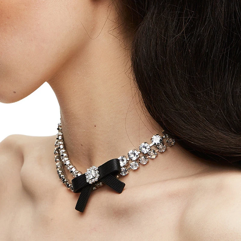 Ожерелье-чокер женское из кожи с кристаллами и бантом
