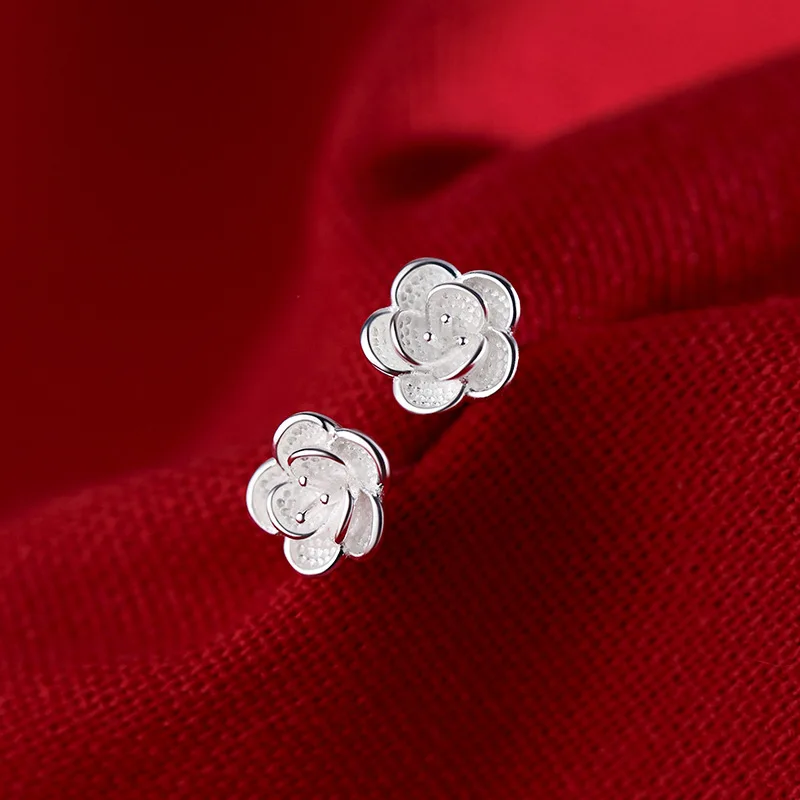 

New Delicate White Camellia Flower Earrings For Women Party Elegant Mini Versatile Stud Earrings Petal Jewelry Girl Gift