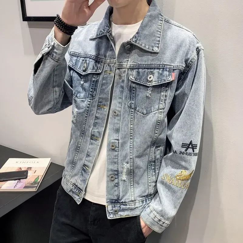 Abrigo vaquero con botones para hombre con bordado Chaquetas vaqueras para hombre con agujeros rasgados Nuevo en entrega rápida Y2k Precio económico Elegante de tela