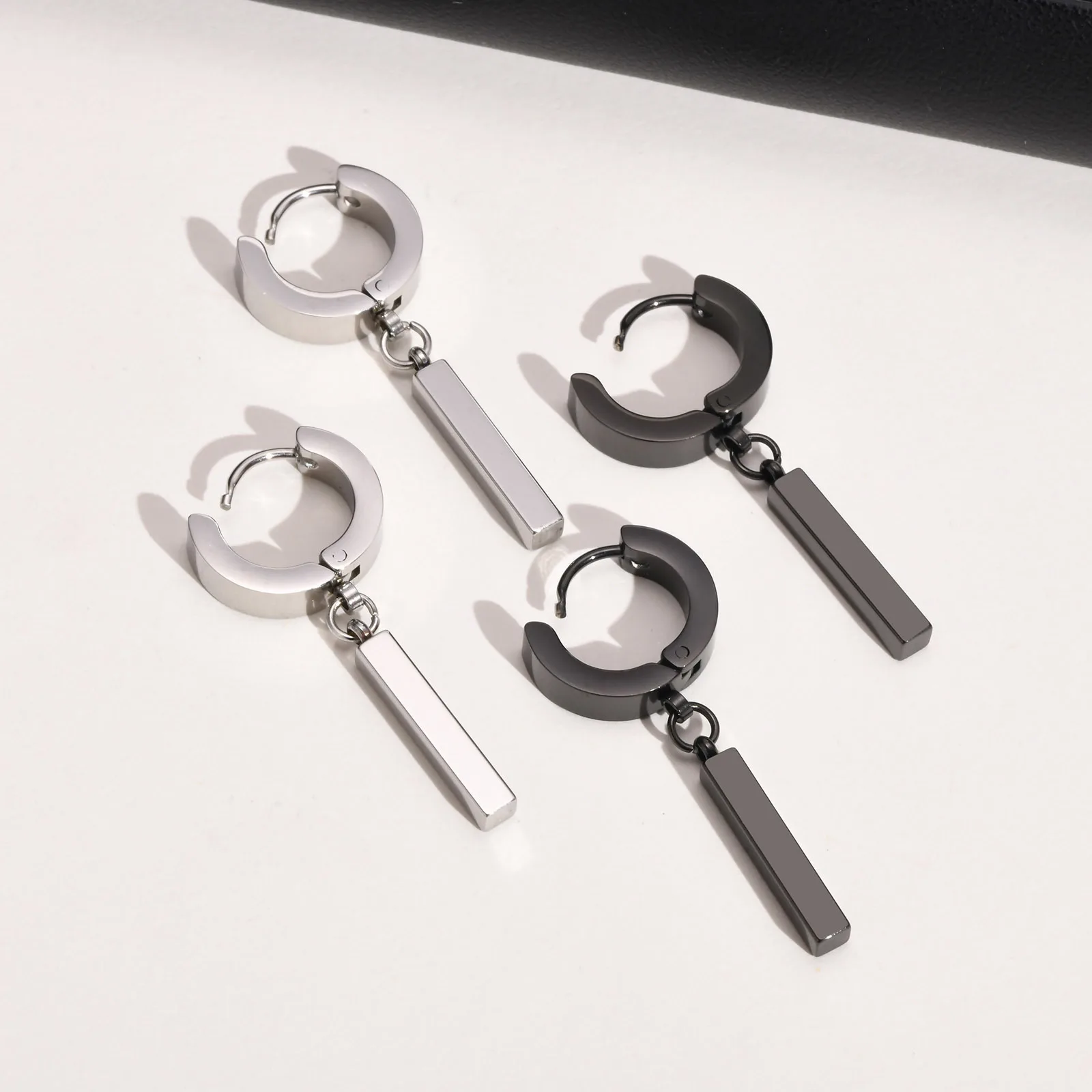 Coole Punk-Statement-Ohrringe mit geometrischem Stab für Herren, Huggie-Ohrringe, Geschenke, Schmuck, wasserdichtes Piercing-Ohr-Accessoire aus Edelstahl