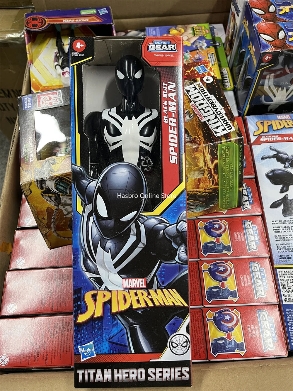 Figura De Acción Marvel Spider-Man Con Traje Negro, Titan Series De 30 Cm Y 11 Puntos De Articulación
