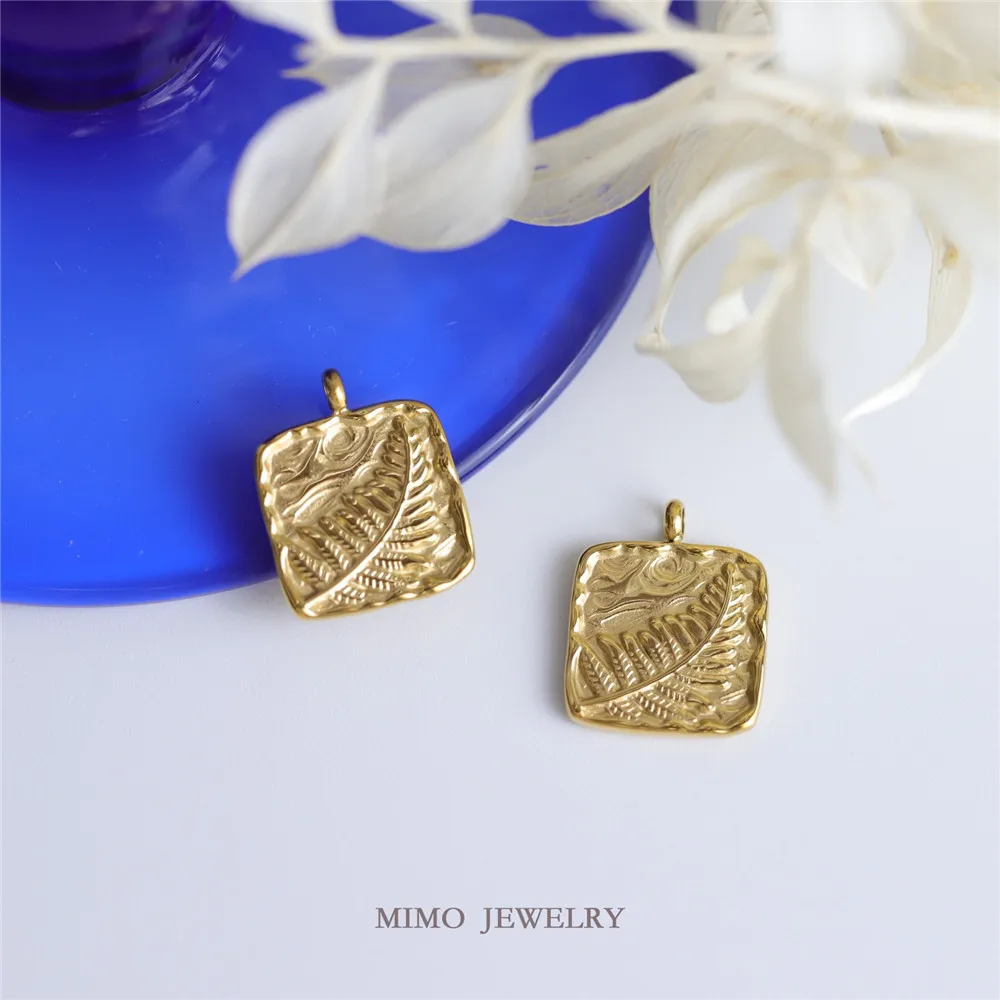 

Color preservation titanium steel gold plated old leaf relief square pendant pendant necklace DIY accessories