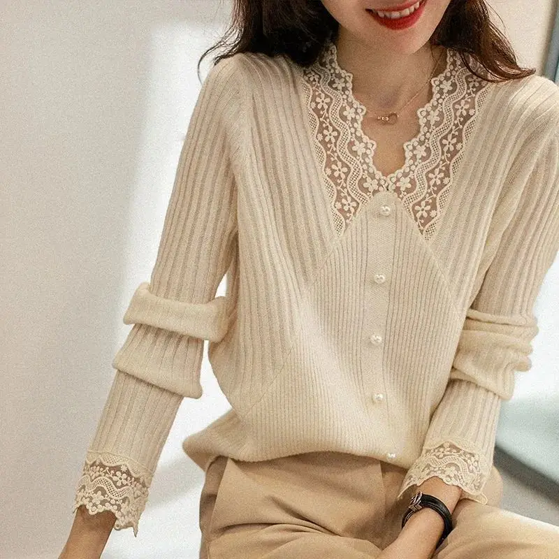 Elegant V-Neck Spliced Beading Lace Hollow Out Blouse Women Clothing 2022 Autumn New Casual Pullover All-match Office Lady Shirt