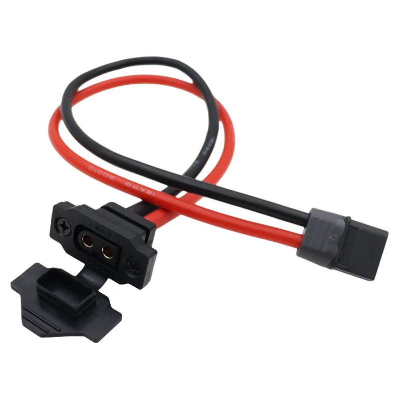 Détail des connecteurs XT60 sur câble batterie drone 12AWG silicone, gaine thermorétractable.