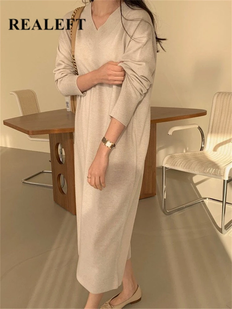 

Женское трикотажное платье-свитер с длинным рукавом и V-образным вырезом