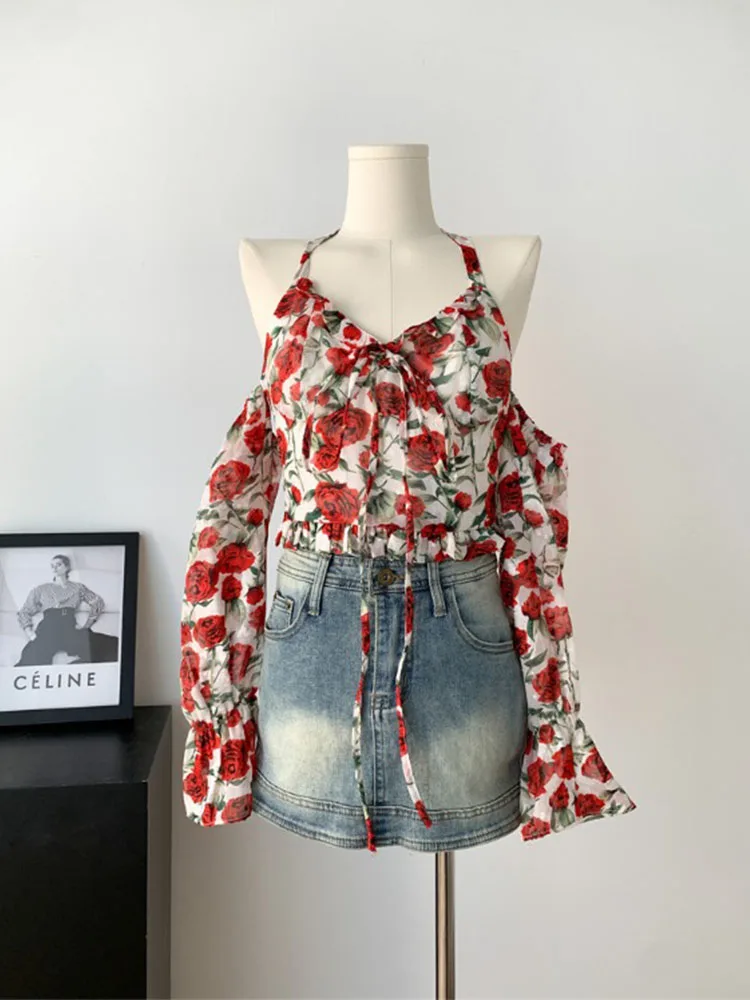 

Женская укороченная блузка с цветочным принтом, открытыми плечами и расклешенными рукавами