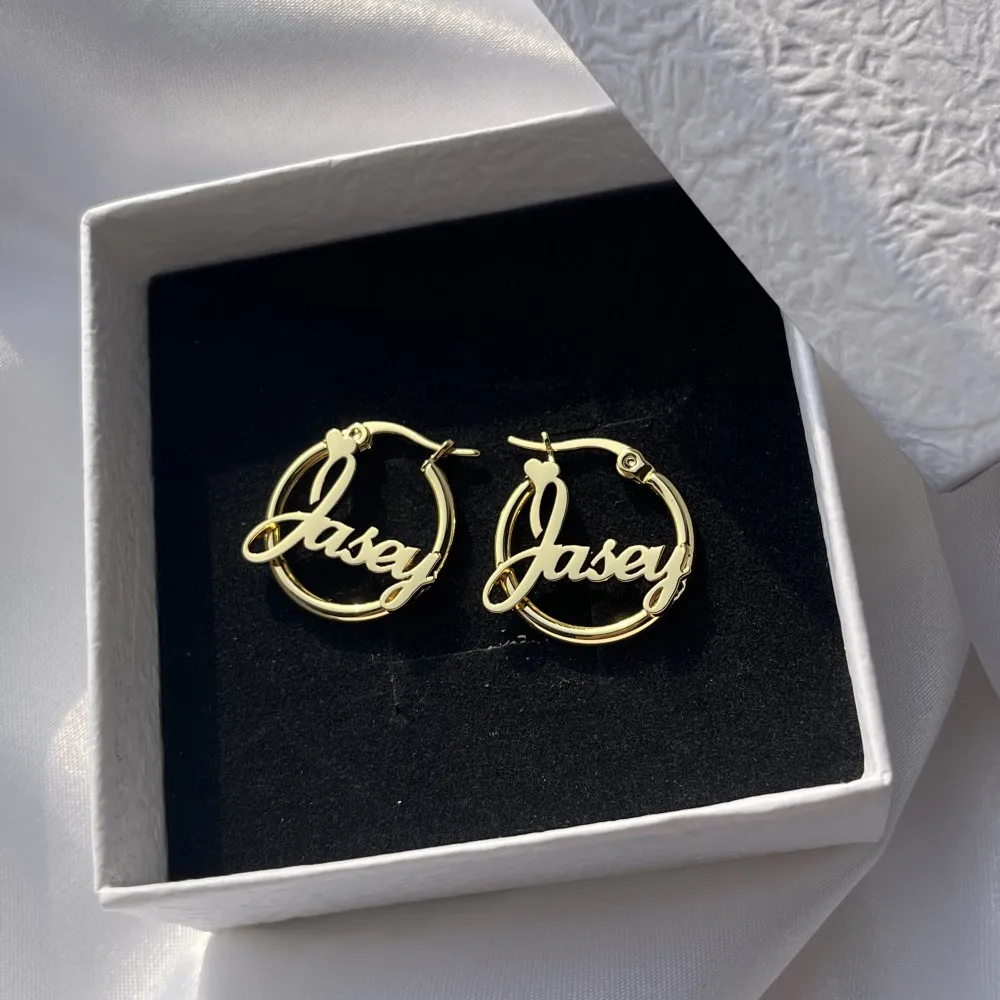 Duoying Custom Nameplate Earrings Hoops 20Mm 18K Gold Plated Stainless Steel Letter Round Earring Jewelry For Kids Gift S95C46C4Eb36A4D4Eba366F03116985Bbl