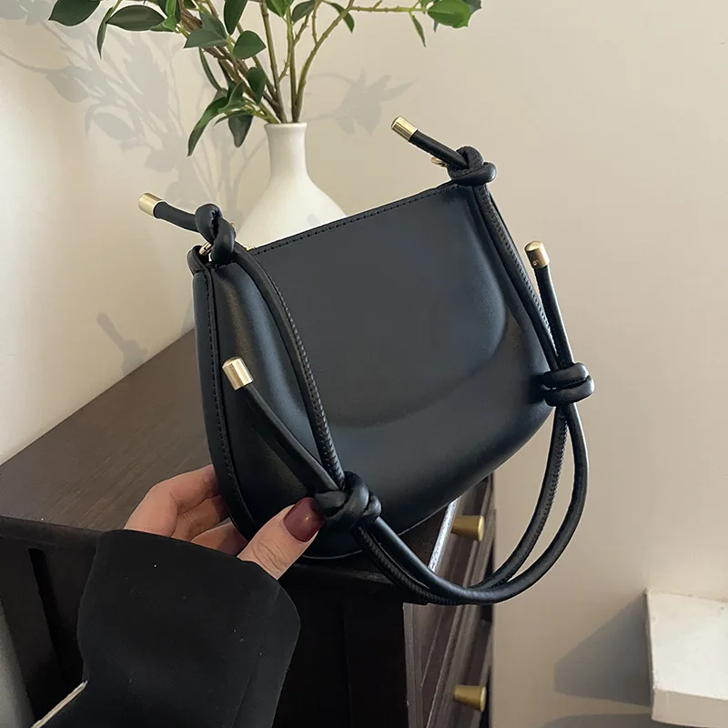 

Retro Crossbody Bag 2024 Spring New Fashion Trend Underarm Bag Simplified One Shoulder Crossbody Bag