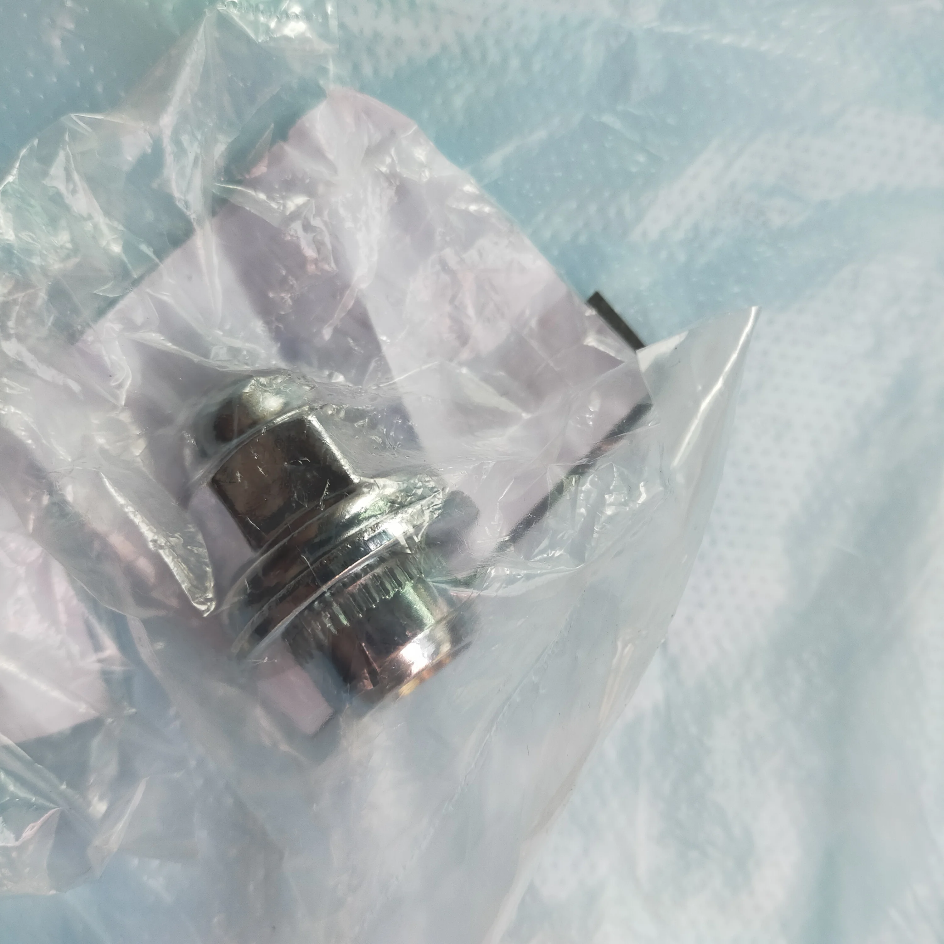 MR455707 Wheel Nut or MB584750 Rear Wheel Hub Bolt For Mitsubishi Pajero