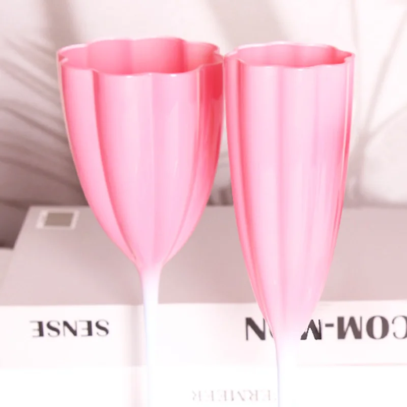 https://ae01.alicdn.com/kf/S95cb2699513f446b80f7de4796712d49K/Retro-Goblet-Color-Flower-Cup-High-End-Light-Luxury-Lead-Free-Glass-Wine-Glasses-Champagne-Cup.png