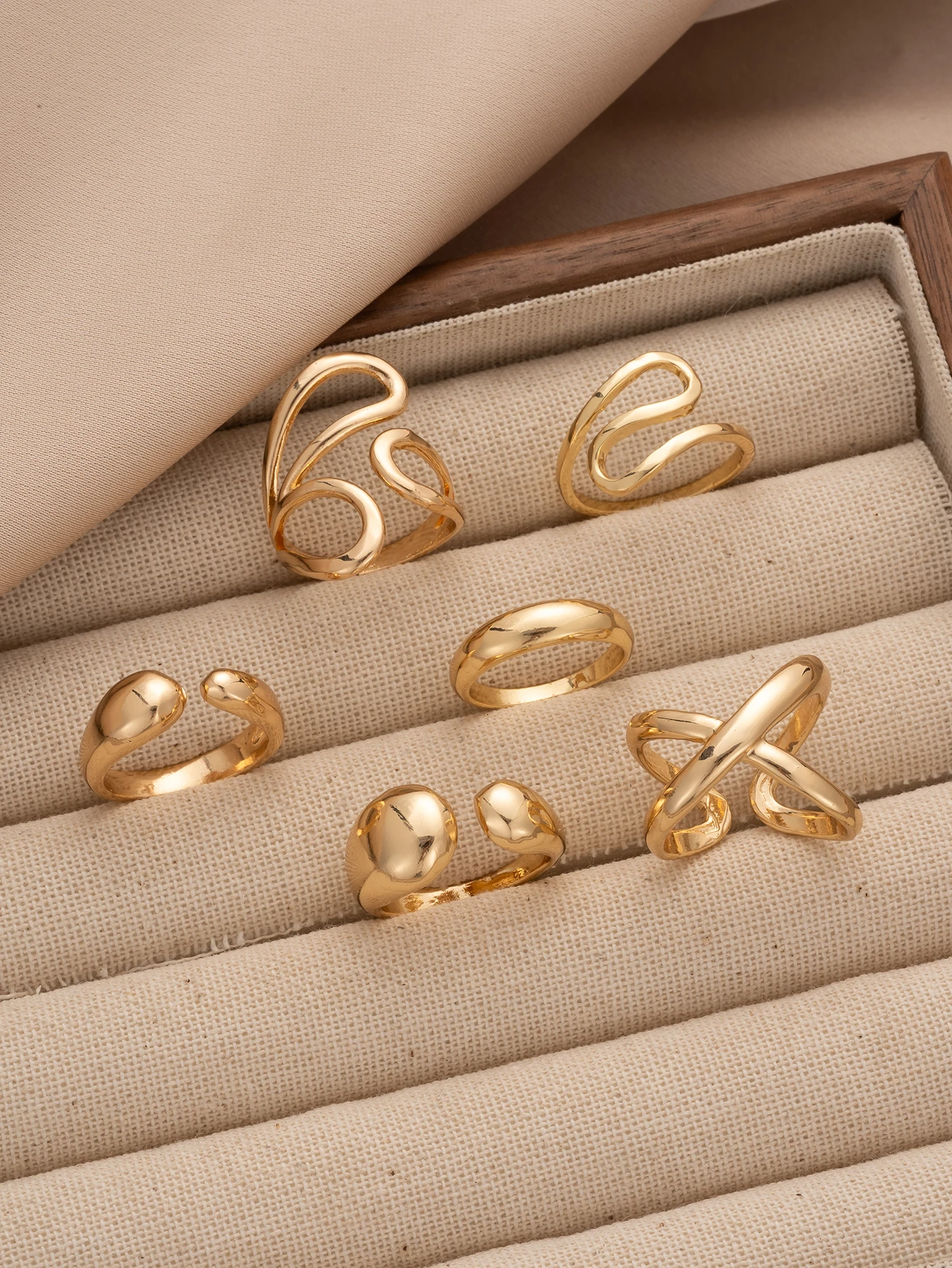 ????? Minimalist Hollow Butterfly Geometric Ring Party Music