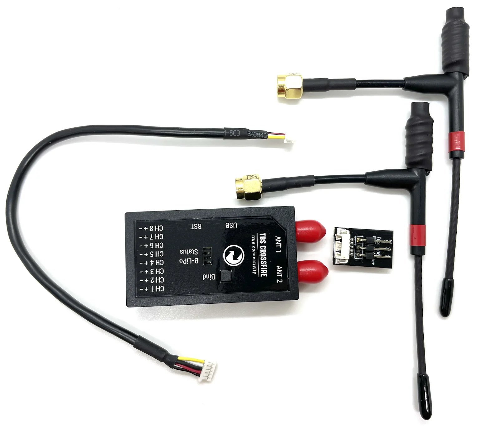 Récepteur R/C TBS CROSSFIRE 8ch Diversity Receiver avec antennes, boîtier robuste et connecteurs, pour longue portée.