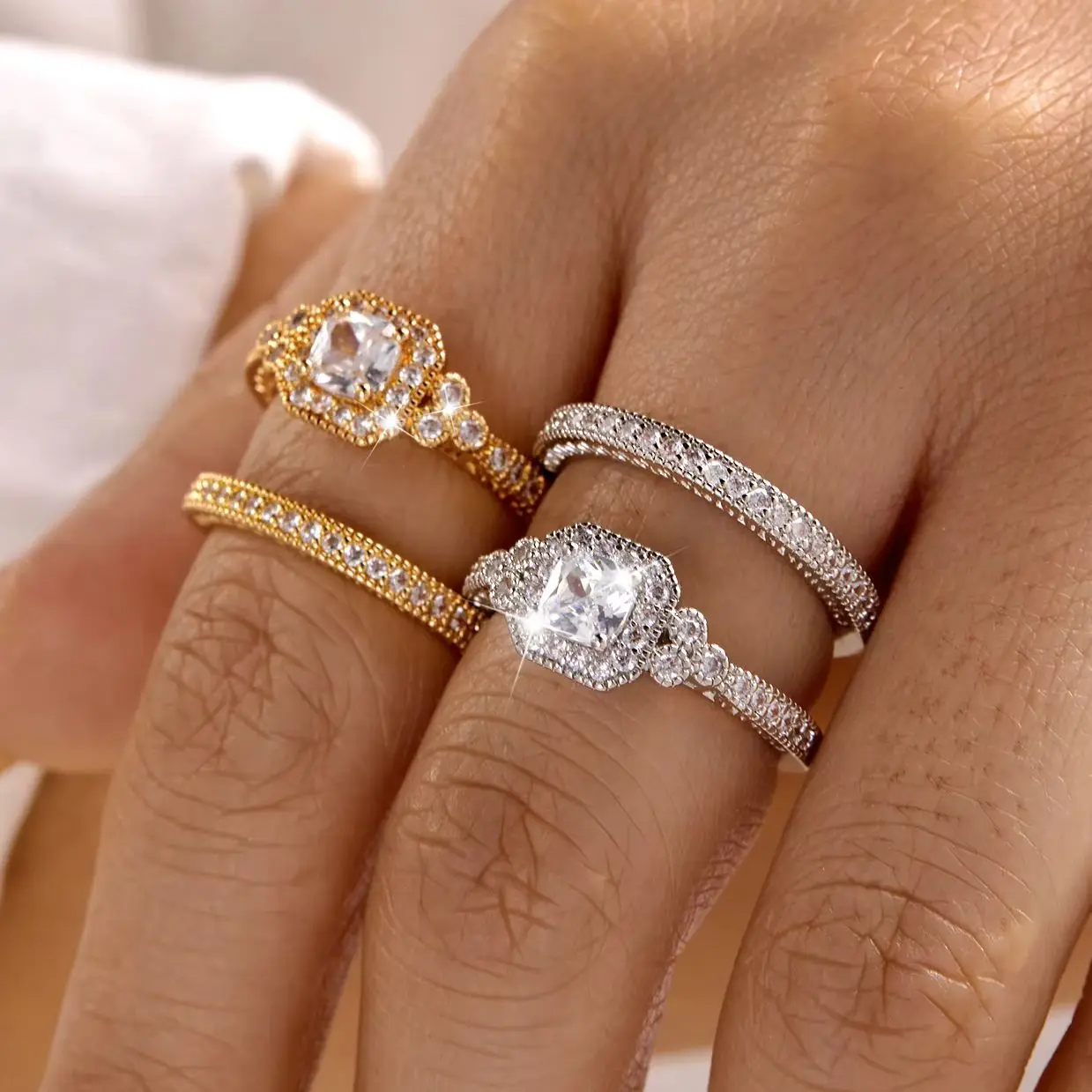 2-teiliges Reise-Ringset für Damen: Messing-Zirkon-Kissen-Halo-Verlobungsring-Alternative mit Pavé-Band – Sorgenfreier Schmuck