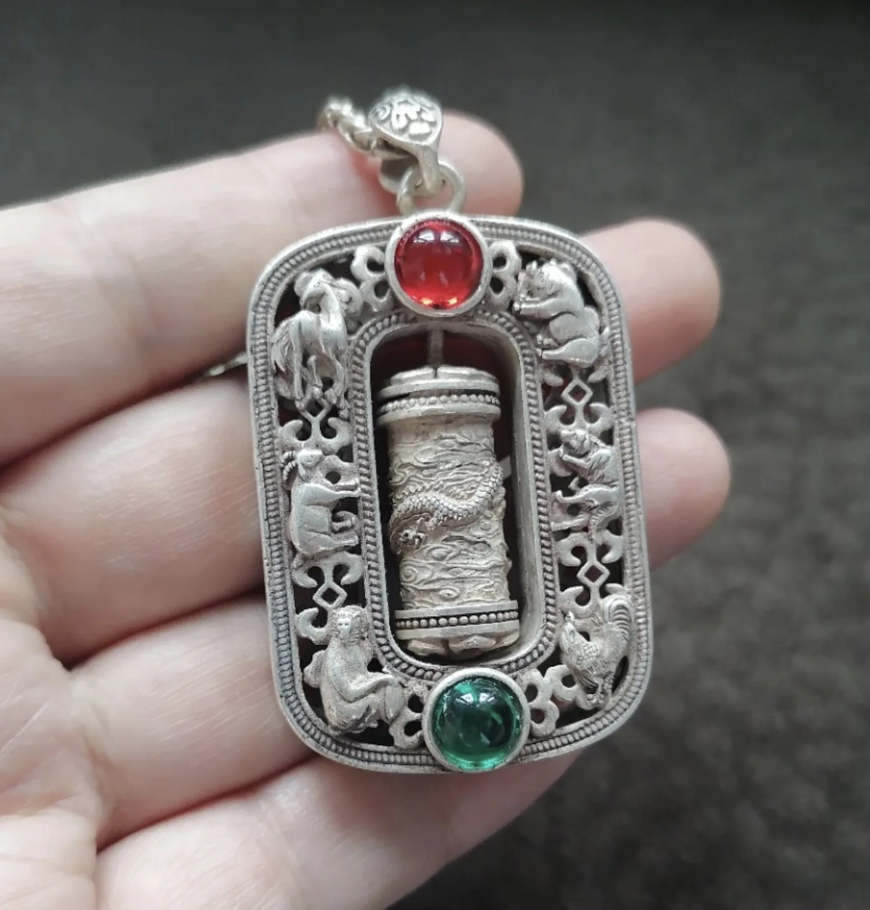

Antique Collection Area Return Old Silver Zodiac Pendant Necklace with Dragon Pillar Rotable Pendant Necklace