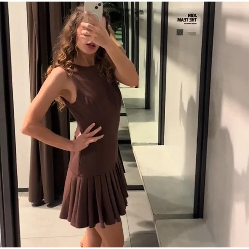 Elegant Pleated Mini Dress Women Brown O-Neck Sleeveless A Line High Waist Party Dresses Fashion Casual New Zipper Robes