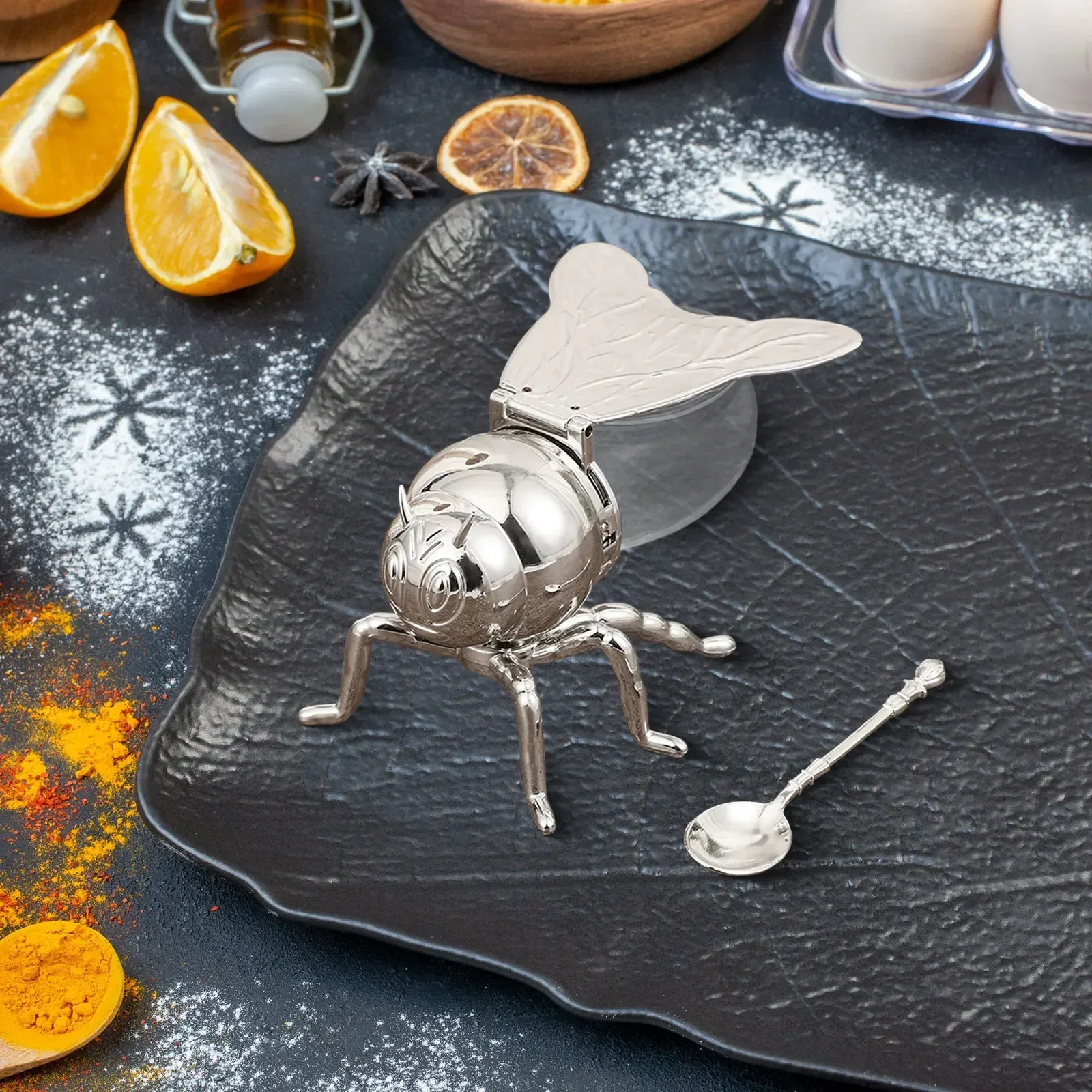 Creative cartoon Bee Shaped Seasoning Jar Honey Pot with Spoon for Kitchen Decor Festive Parties condiments oil Storage Holder