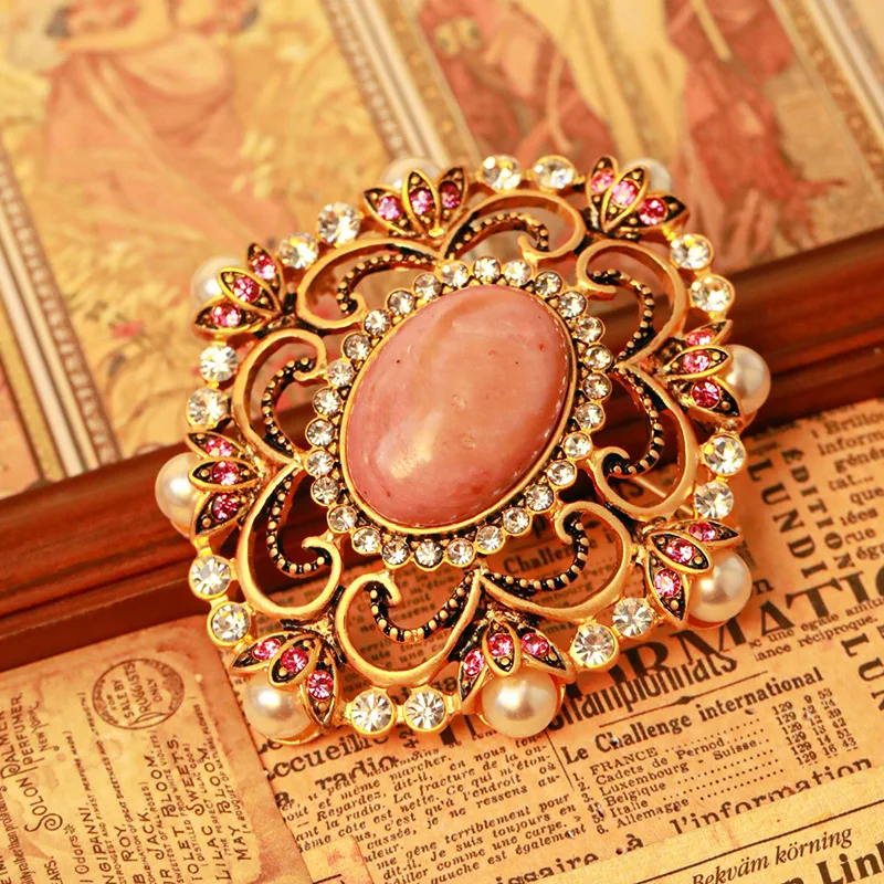 

Europe and America Vintage Inlaid Zircon Fashion Sweater Brooch Women's Light Luxury Bronze Gold-plated Corsage