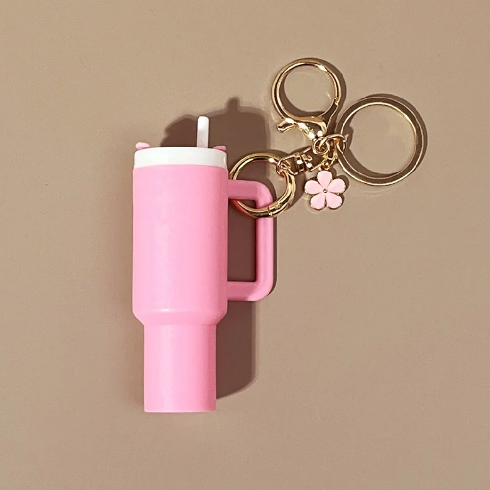 Yistoi 4 Pezzi Portachiavi Mini Stanley Cup, Portachiavi Mini Tazza D'acqua, Stanley Cup Accessories, Alla Moda e Colorato, Piccolo e Carino per Borse, Portafogli, Zaini (Rosa, Blu, Lavanda, Crema