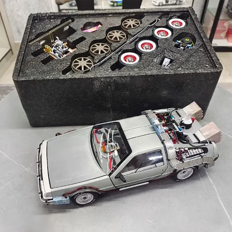 Diecast 1:18 ELITE DMC-12 DeLorean Car Model Die-Cast & Toy Back