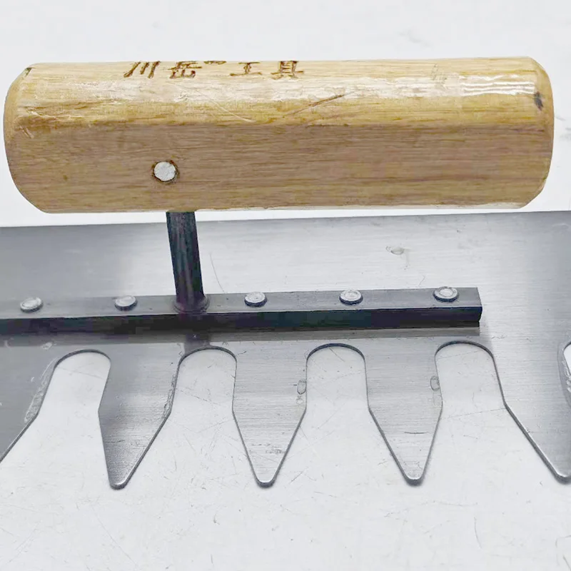 Left Rake Tooth Plastering Trowel Wood handle Carbon steel blade Length 300 mm Groove Depth 50mm Floor Tile Laying