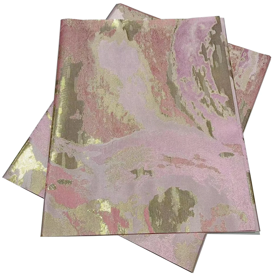 Luxuriöser afrikanischer 3D-Sego-Kopftuch in Gold und Rosa – nigerianische Gele-Kopfband, vorgebundene Turban-Mütze, Jacquard-Stoff für Hochzeit TXH-5-7 – Detail 4
