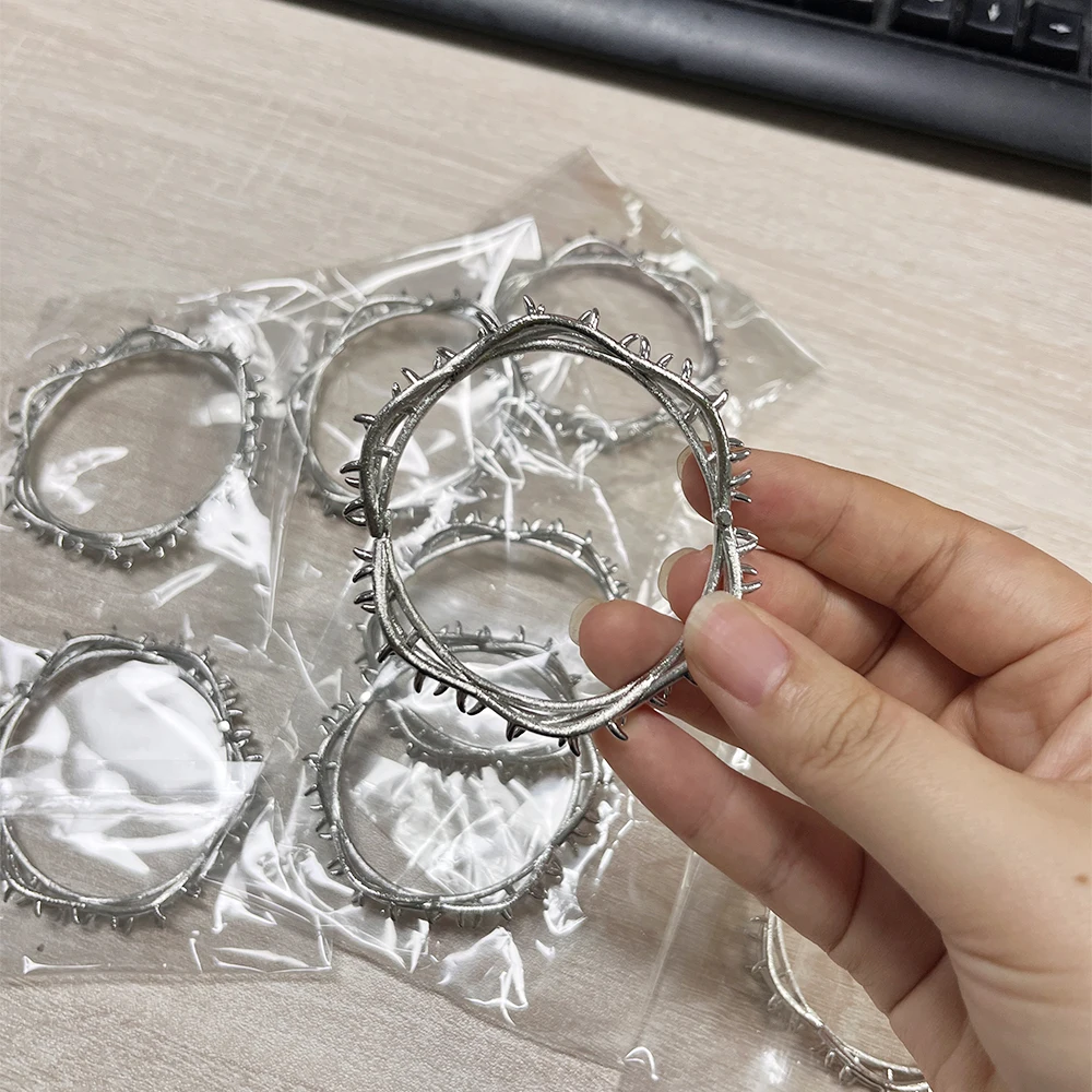 Thorns Bracelet Personality Punk Bangles for Men Women Horn Prickle Chain Bracelet Unisex Jewelry Accessories Gift