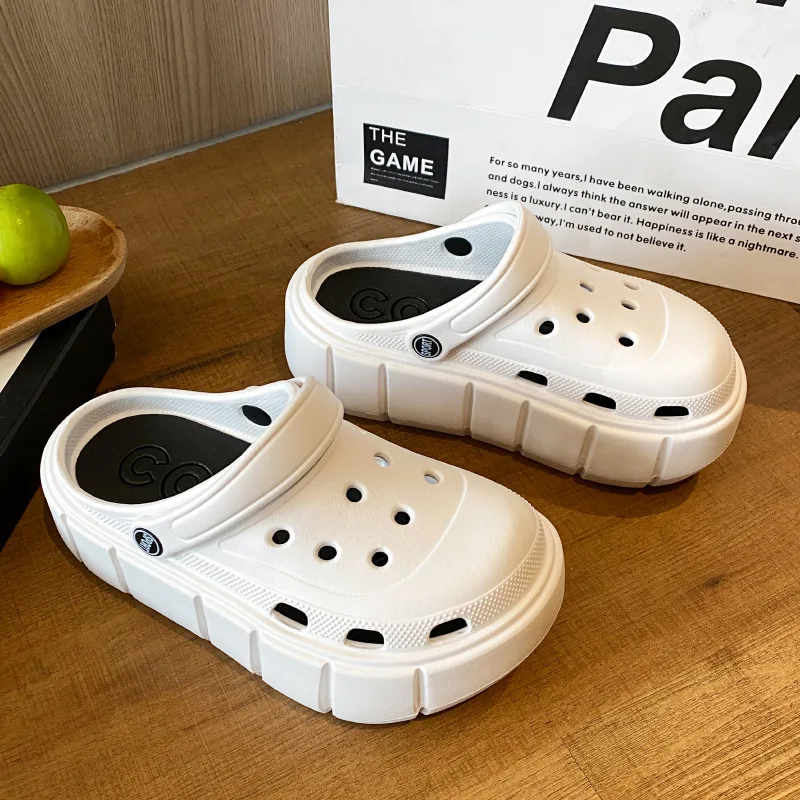 2024 New Sandal Slippers Clogs Classic Style Women Summer Beach Sandals Cave Hole Female Garden Shoe for Students Girls 3