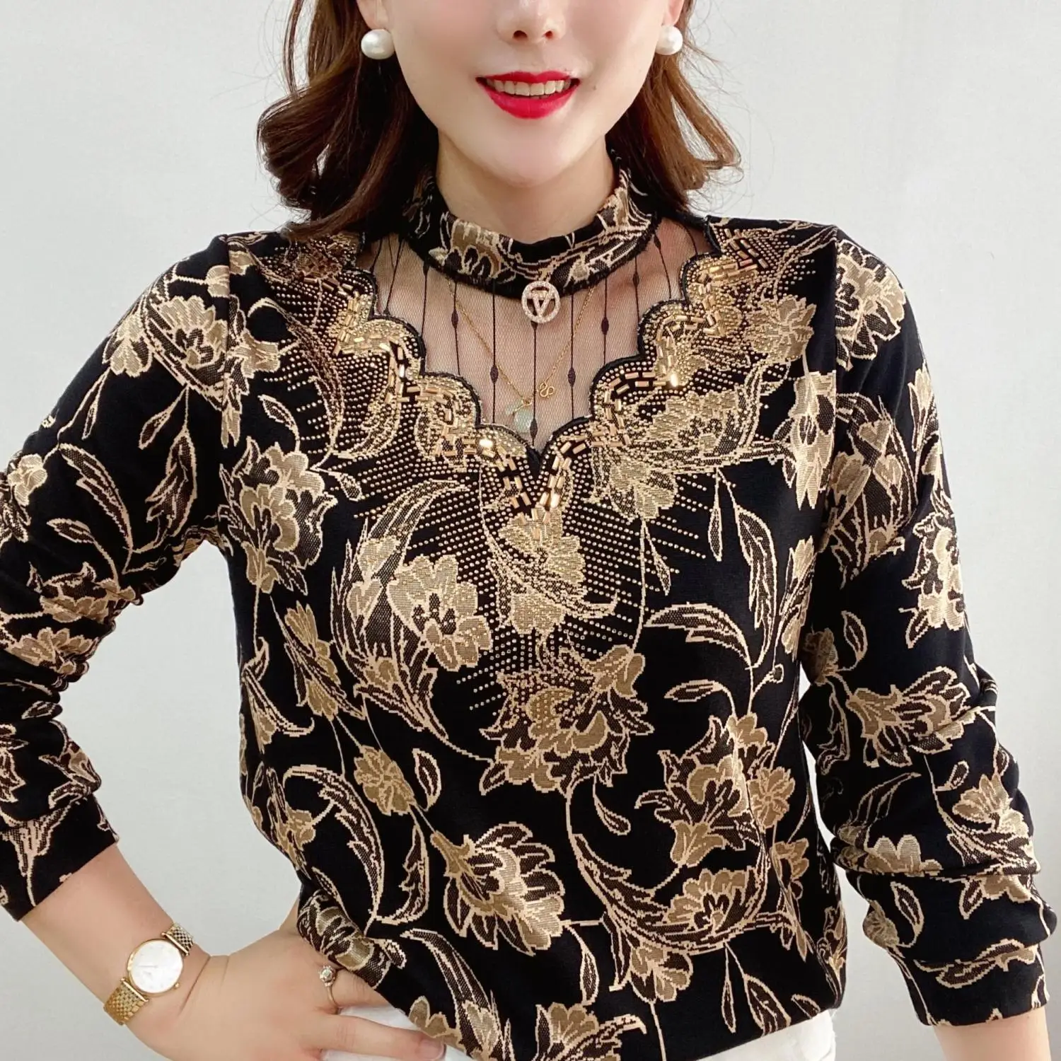 

Early Autumn New Hot Diamond Print Small Shirt Fashion Mom's Sexy Hollow Long Sleeve Top Loose Slim Bottom Shirt Female Tops