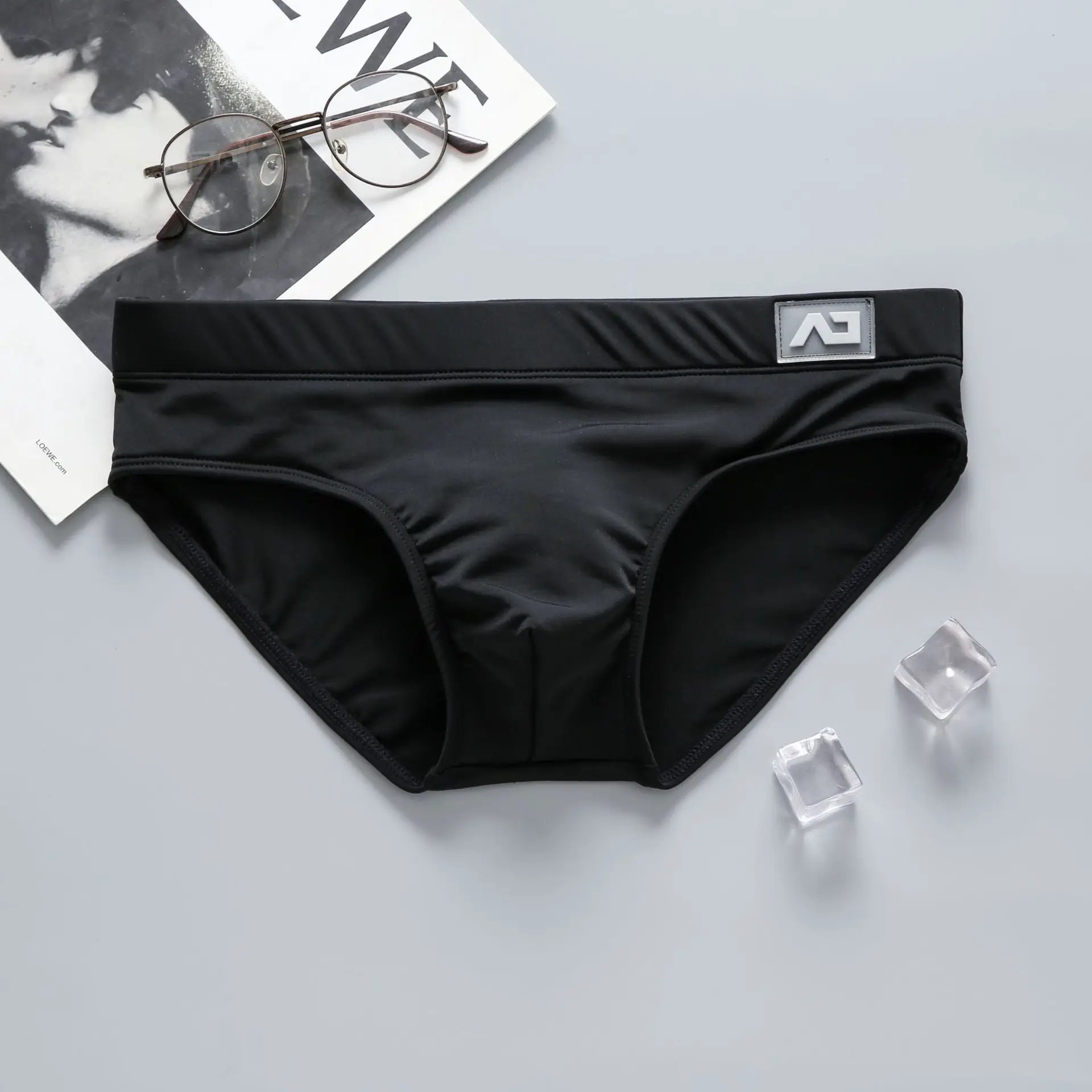 Herren-Badehose mit niedrigem Bund, sexy, groß, verhindert Peinlichkeiten, schnelltrocknend, Sport-Slip für junge Männer – Detail 5