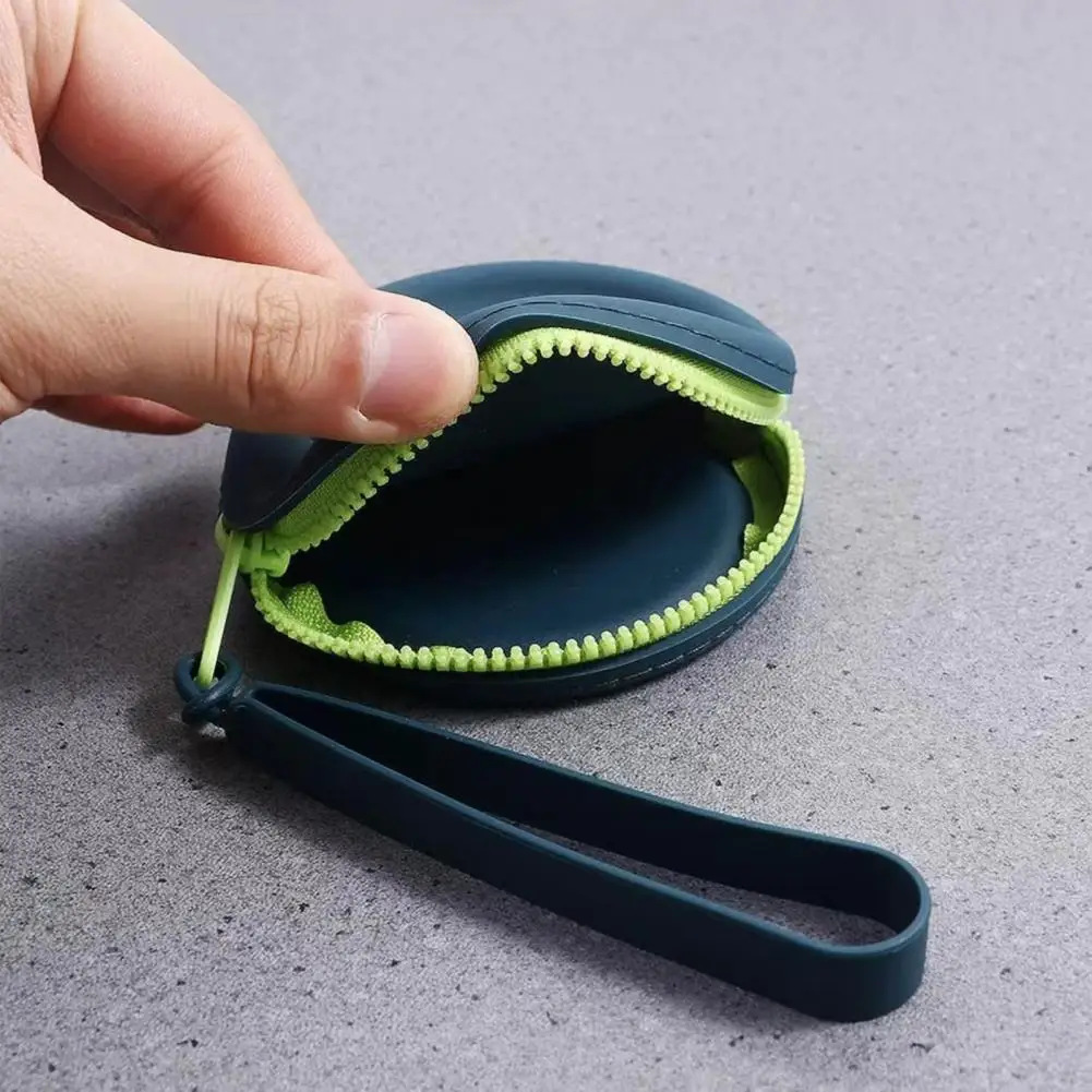 Dog Treat Bag Dog Training Supplies 2Pcs/Set Silicone Dog Treat Pouch With Carabiner Kids Round Zipper Closure Pouch Earphone Storage Bag Pocket Size Dog Cat Snack