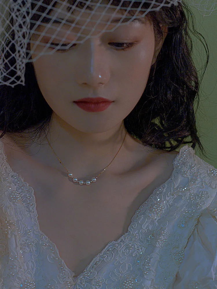 Light luxury silver gild natural near-round freshwater pearl necklace for women, pendant