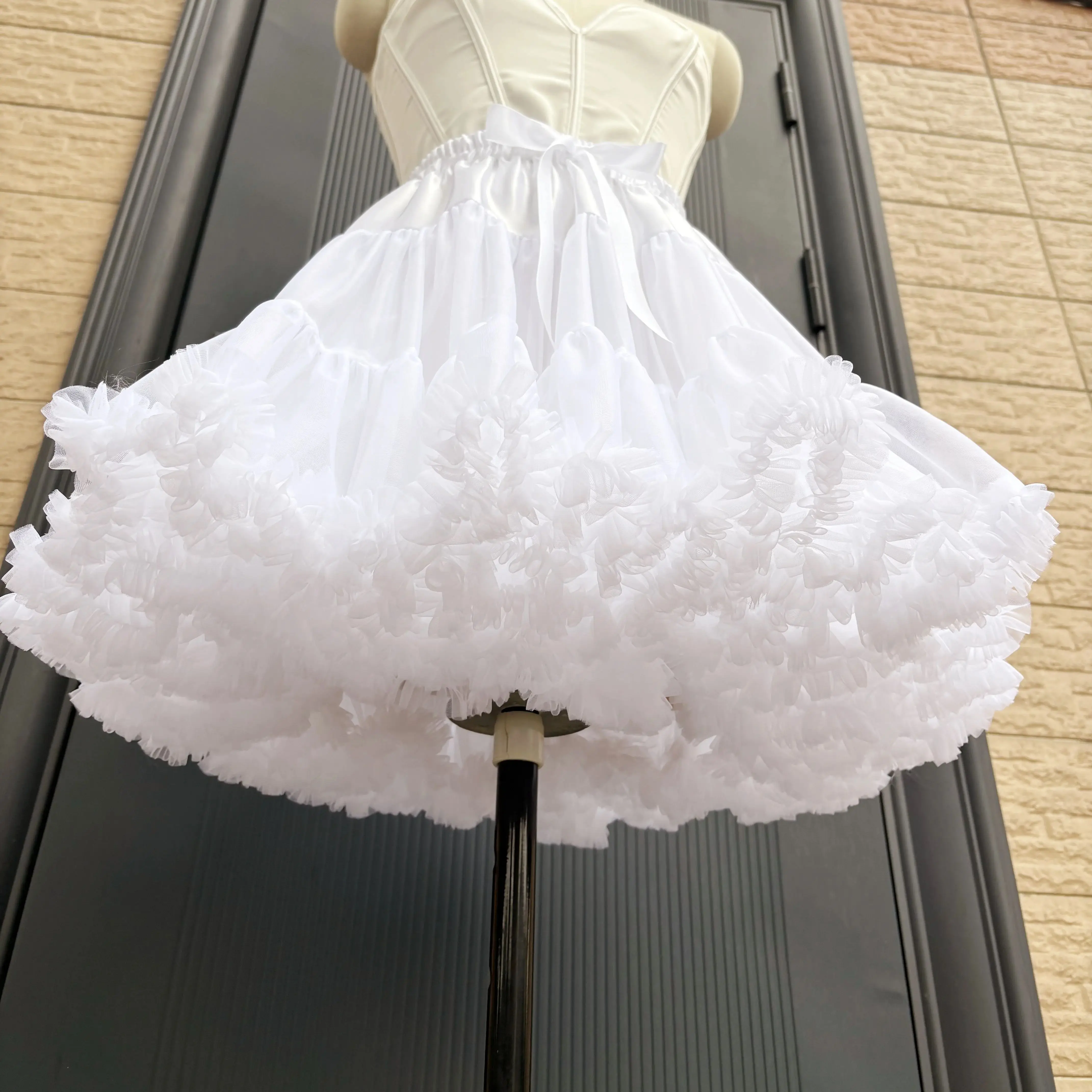 Pirce le plus bas femmes 2 couches plissé Tulle jupon blanc noir Tutu gonflé fête Cosplay jupe Lolita Cosplay mariée Crinoline