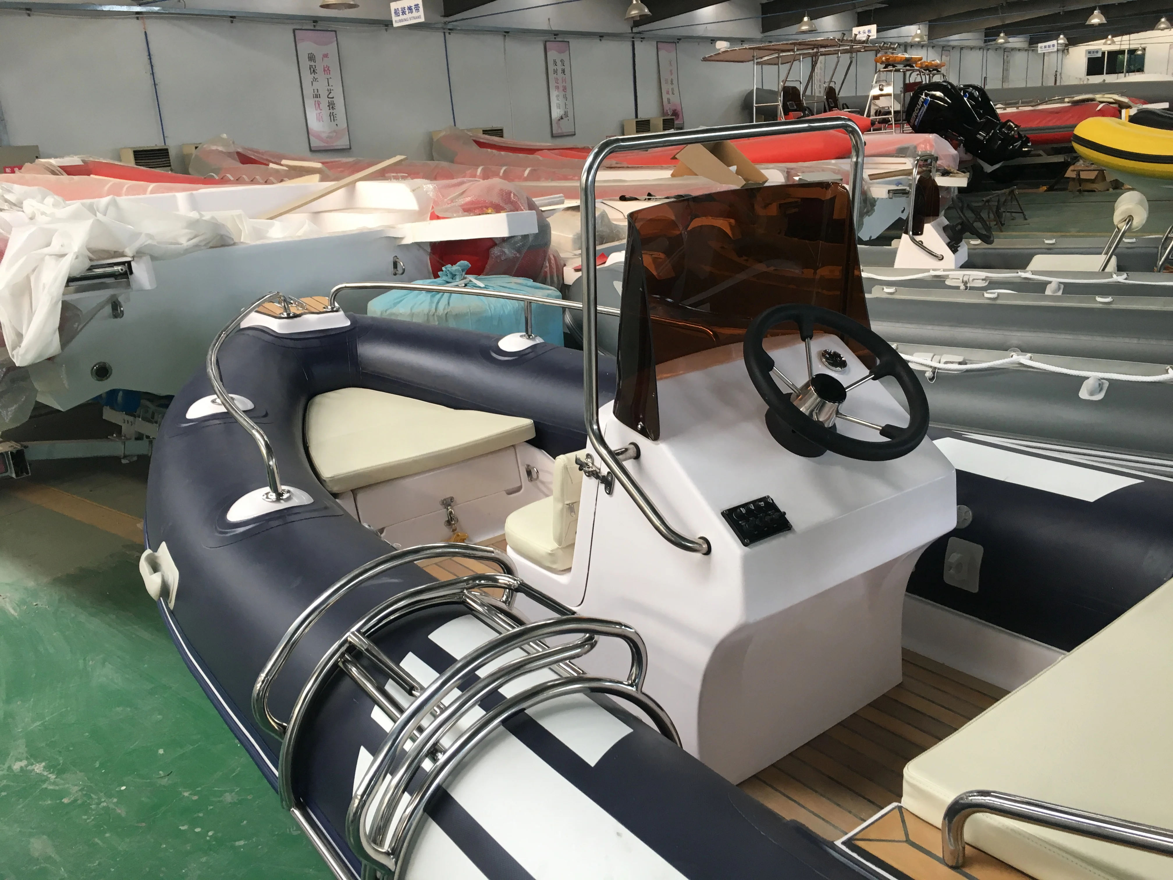 Рисунок 4 - 4,8 м ребристая лодка с подвесным