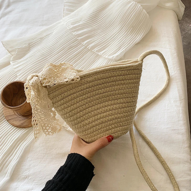 HOCODO 여름 작은 밀 짚 가방 손으로 짠 레이스 보우 핸드백 여자 짚 Drawstring 여성 숄더 가방 비치 숙 녀 Crossbody 가방