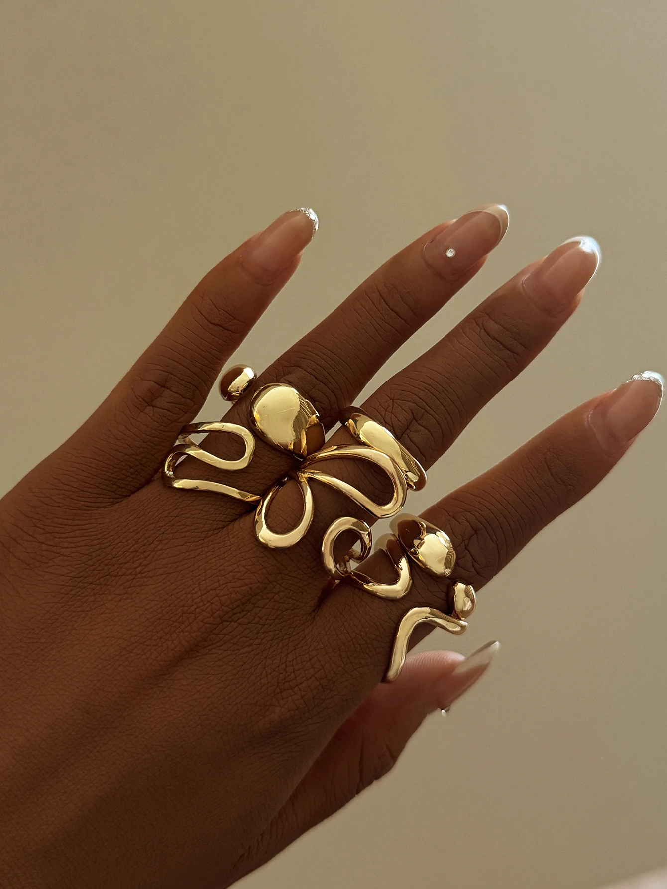 ????? Minimalist Hollow Butterfly Geometric Ring Party Music