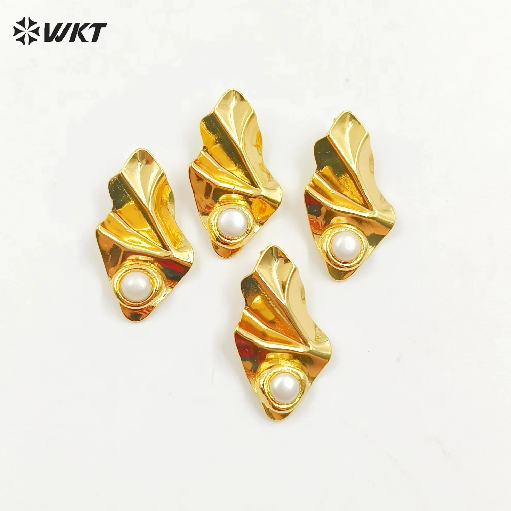 

WT-MPE127 Women Fashion 18K Real Gold Plated Geometric Uneven Brass Made With Natural Pearl Decorative Earring Studs