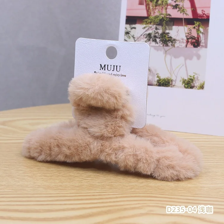 Plush Autumn & Winter Hair Clip - Sweet & Gentle Fashion Accessory