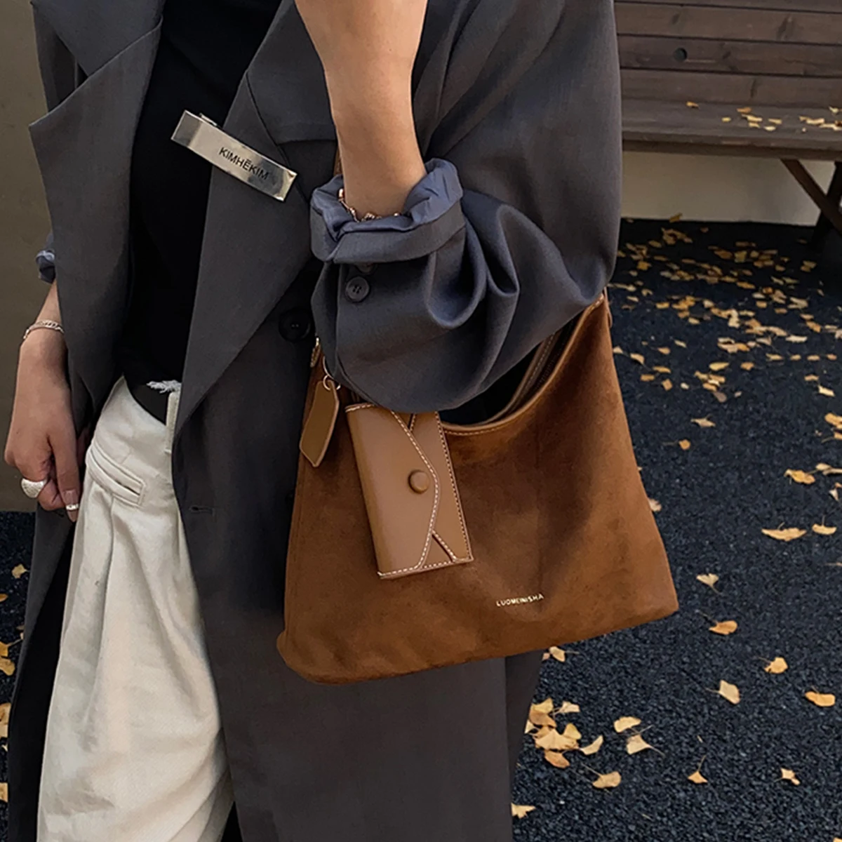 This Year's Popular Suede Crossbody Bag for Women 2025 Autumn and Winter New Frosted Retro Shoulder Bag Large Capacity Commuter Bag for Students Attending Classes