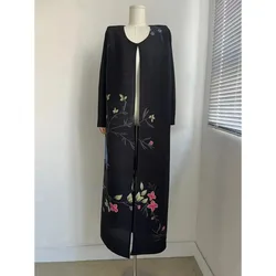 Autumn New Women's Long Style Cardigan Coat Black Advanced Style Style Style White Paired Round Neck Pleated Windbreaker Dress