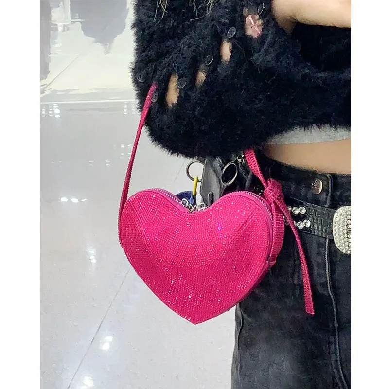 

Limited Heart-shaped Shoulder Bag for Women's Bright Diamond Light Luxury Socialite Party and Dinner Bag Portable Mini Bag
