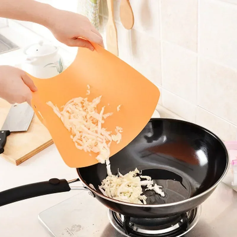 New Creative Flexible Plastic Cutting Board Food Slice Cut Chopping Block Color Random Accessory Kitchen Household Cooking Tools