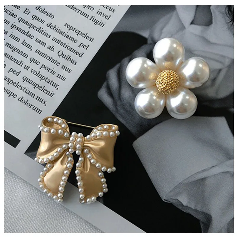 

Kiss Jewelry Luxury Bow-knot Pearl Flower Brooch Pins for Women Vintage Scarf Buckle Pins Suit Coat Lapel Badges Accessories