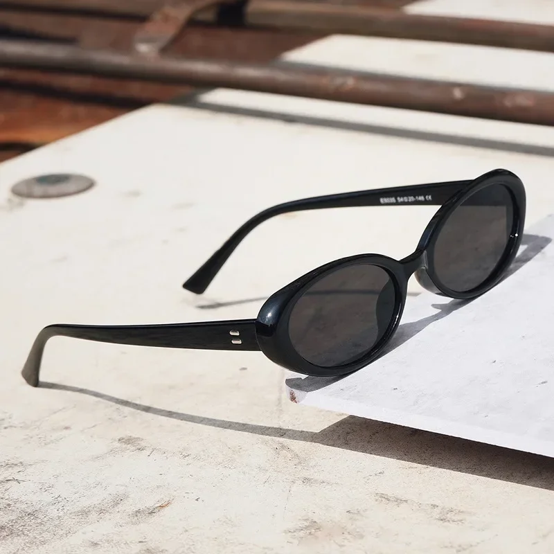 Polarized Sunglasses Vintage Oval Sunglasses Women Luxury Brand Designer Small Oval Sun Glasses Retro Men Rivets Sun Glasses Oculus