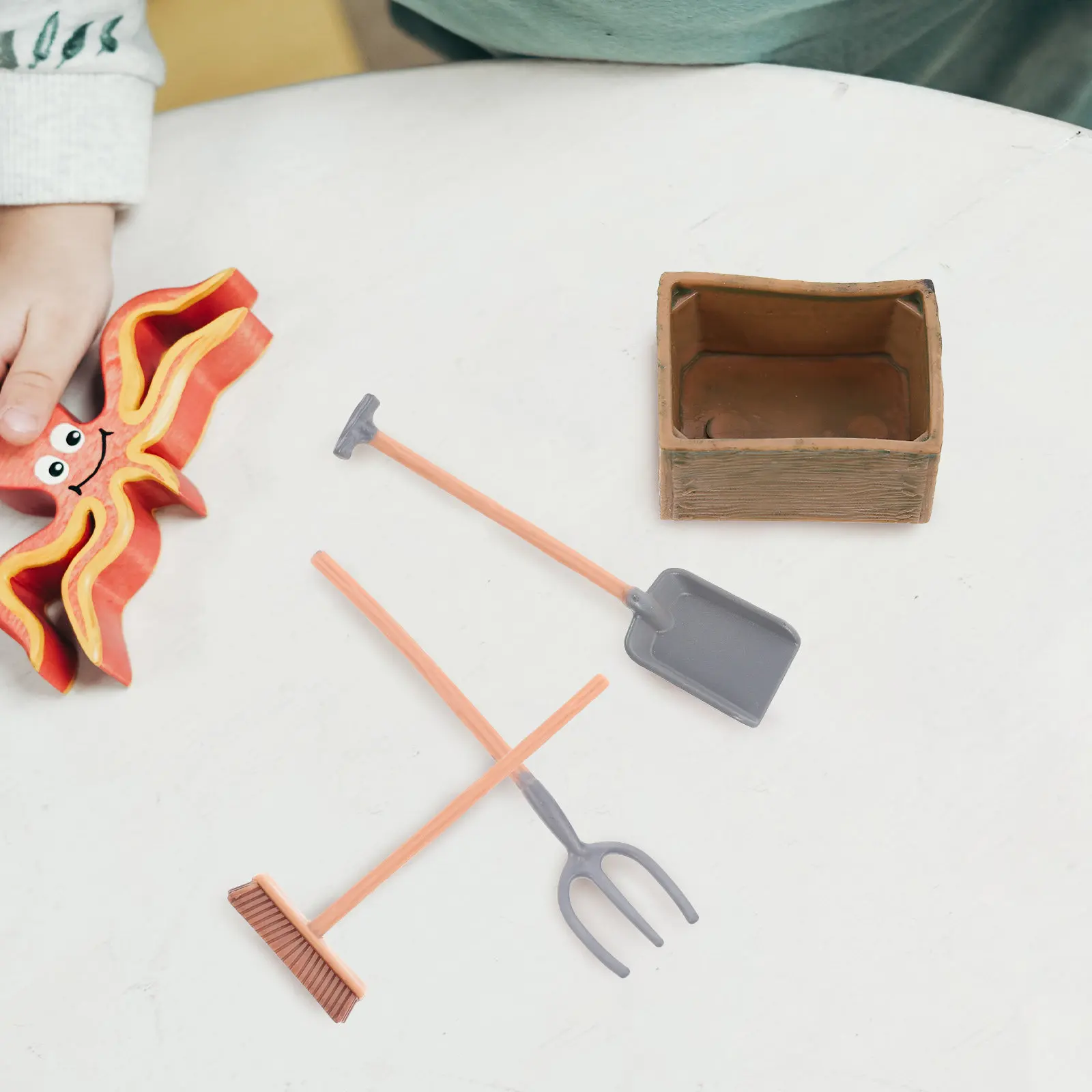 9Pcs 농장 액세서리 DIY 조경 장식을 위한 정확한 미니어처 농기구 데스크탑 정원 도구 장식품 어린이 인지 교육용