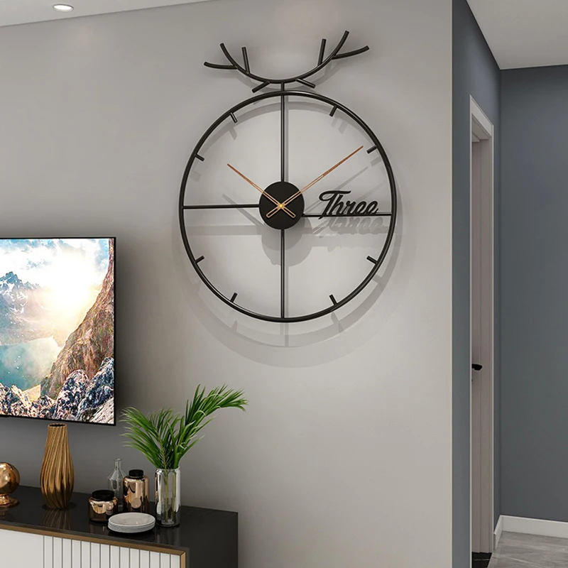 

Iron Art Creative Living Room Wall Decorative Silent Sweeping Clock Black Round Deer Antler High Density Dial Plate With Pendant
