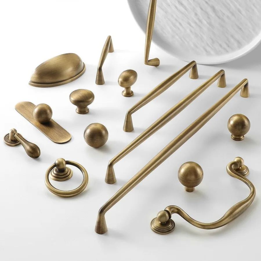 ฝรั่งเศสวินเทจทองเหลืองเฟอร์นิเจอร์จับสไตล์วินเทจสําหรับตู้เสื้อผ้าลิ้นชักโต๊ะเครื่องแป้งตู้หนังสือตู้ครัวฮาร์ดแวร์ที่เหมาะสม 1