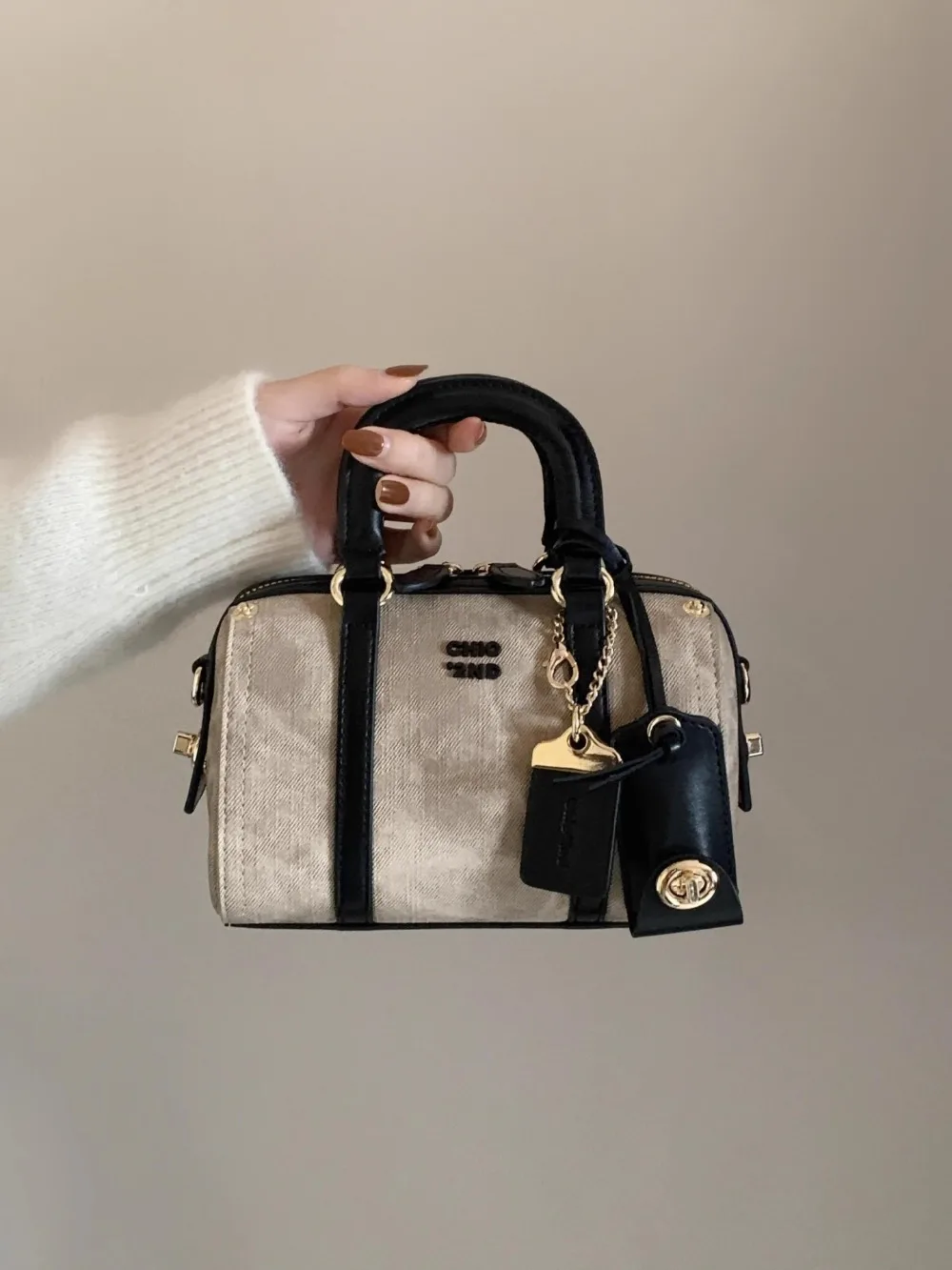 Nanfeng Chio2nd internet celebrity semi cooked mocha pillow bag women's new handheld small handbag shoulder crossbody bag