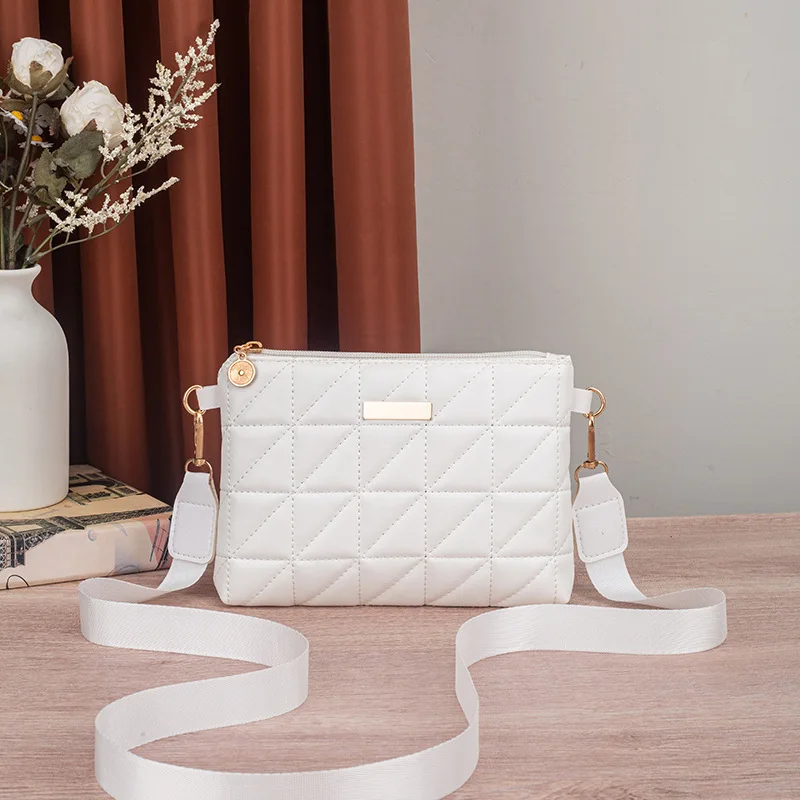 2025 New Triangular Embroidery Square Handbag For Women, Fashionable And Versatile Chain Clutch, Trendy Style