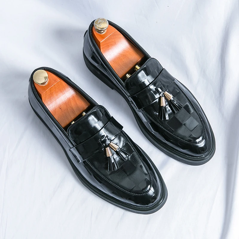 Classic Tasseled Loafers Mens Low Heel Thick Bottom Business Casual Shoes Large Comfortable Wedding Shoes Versatile Oxford